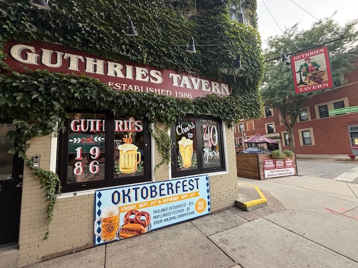 Guthries: The Chicago Bar Where the Games Never Really Ended