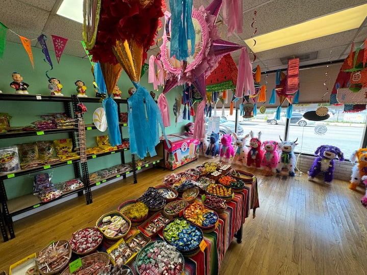 Delceria Lucy & Jaz Brings Sweet Taste of Mexico to Jefferson Park