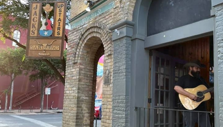 San Jac Saloon: Historic Honky-Tonk Energy on Austin’s Legendary Sixth Street