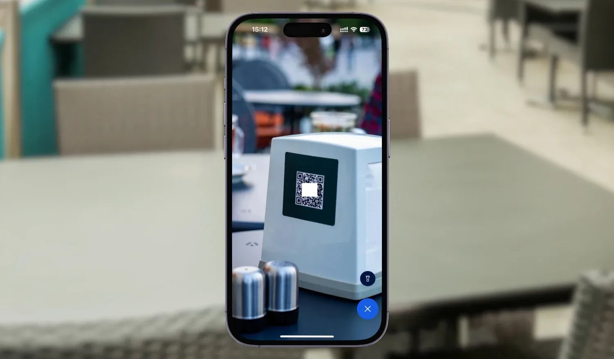 Een voorbeeld van hoe je de QR-code scanner kunt gebruiken om een code te controleren.