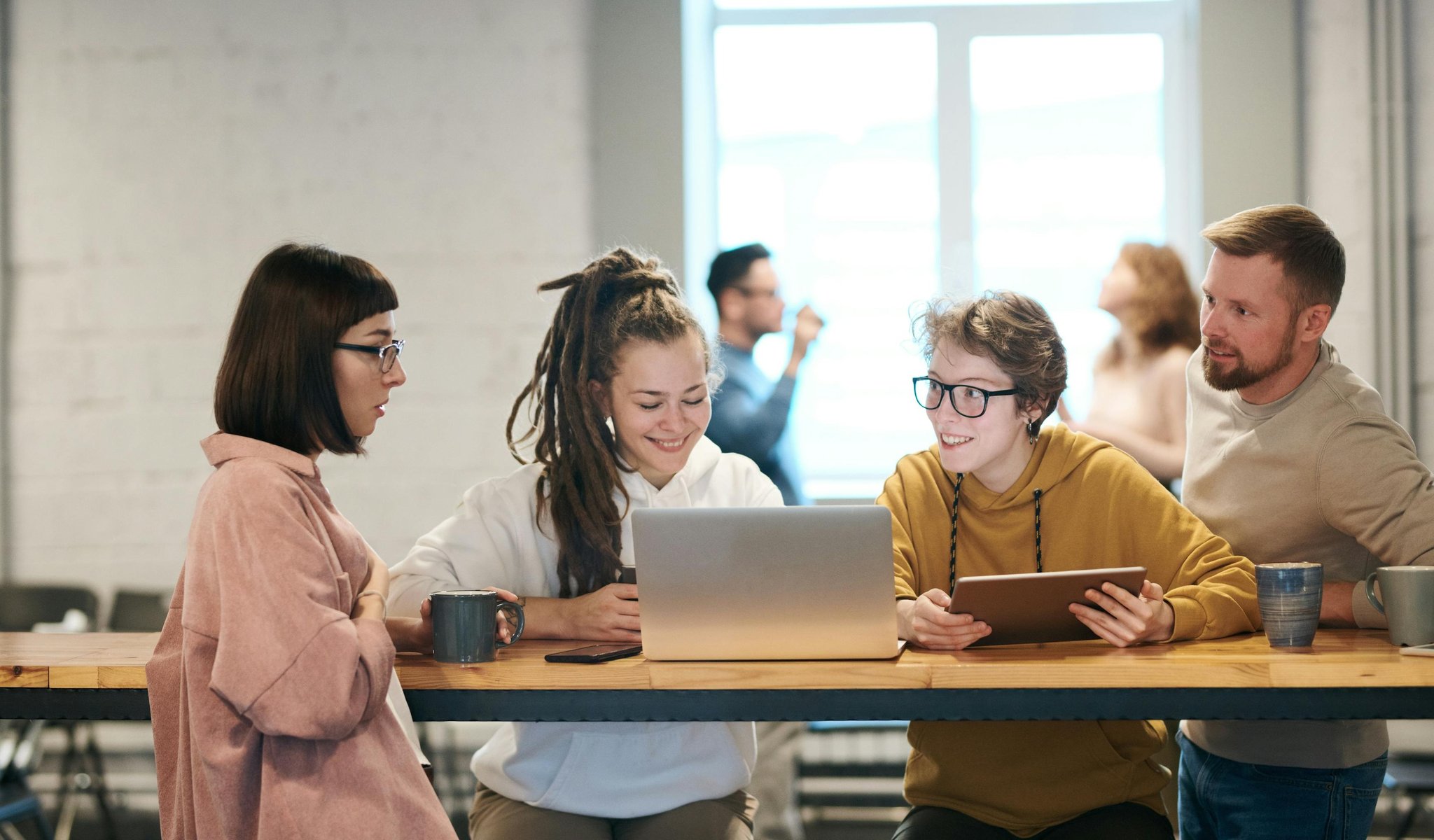 Collega's die overleggen.