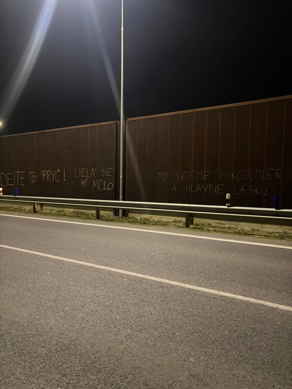 My chceme pokoj, mier a hlavne lásku. 