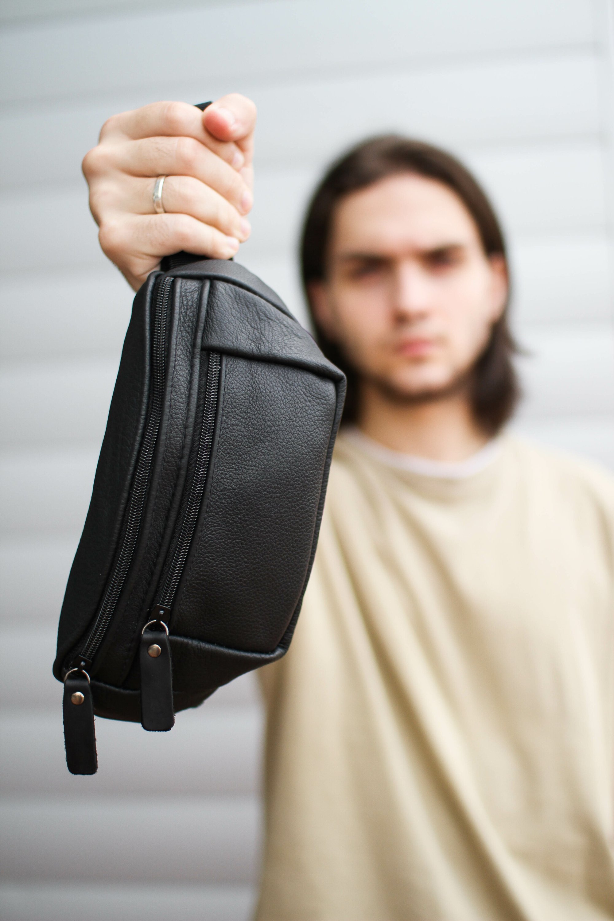 Сумка мужская на пояс кожаная черная SKILL