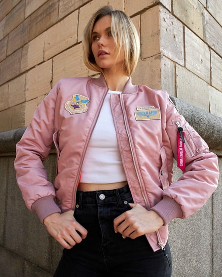 Бомбер MA-1 пудровий жіночий з нашивками Olymp