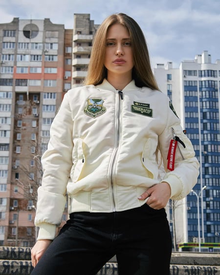 Бомбер MA-1 молочний жіночий з нашивками Olymp