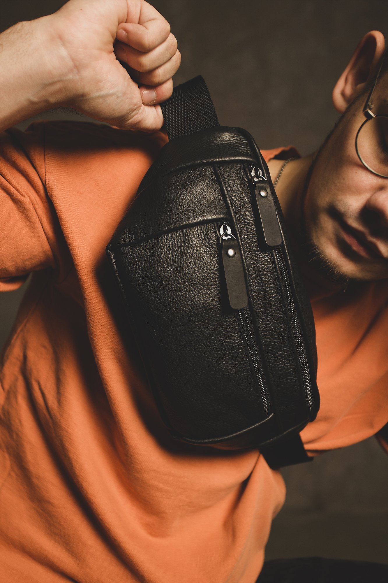 Сумка мужская бананка из натуральной кожи черная SKILL