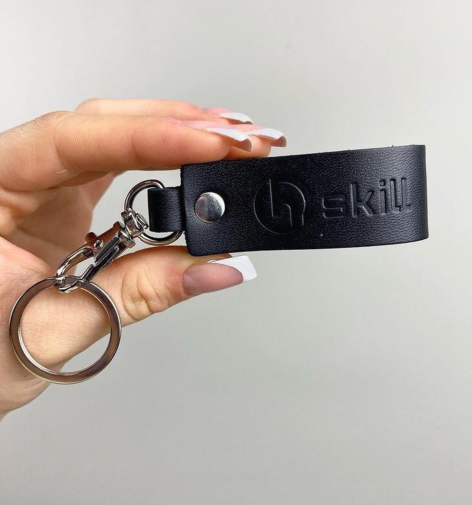 Брелок мужской SKILL из натуральной кожи черный