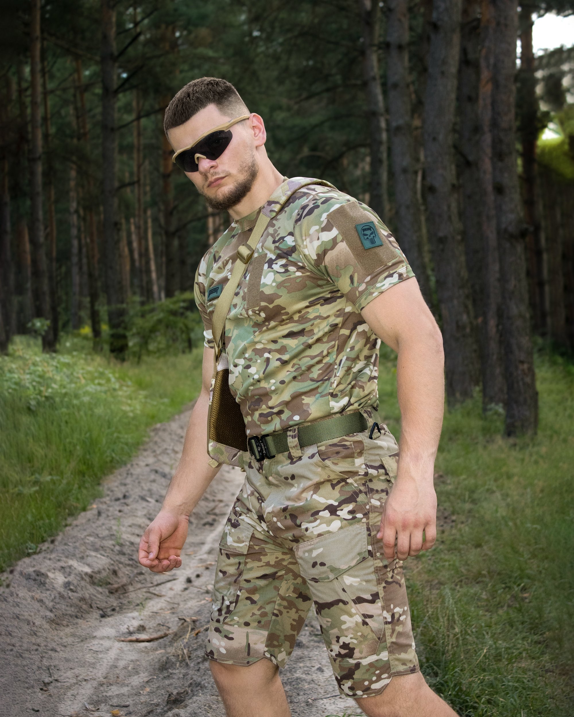 КОМПЛЕКТ (ФУТБОЛКА ШВИДКОСОХНУЧА ТАКТИЧНА BEZET МУЛЬТИКАМ, ШОРТИ КАРГО ТАКТИЧНІ BEZET MILITARY МУЛЬТИКАМ) - Фото 1