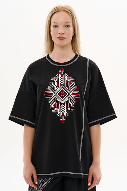 Футболка асиметричного крою з куліру та принтами "Крослайн" TURWEAR