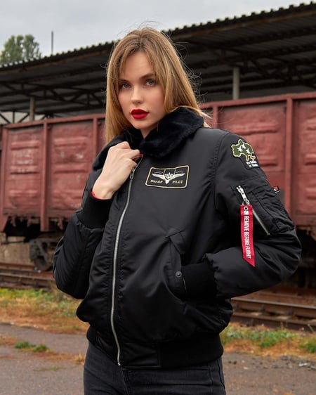 Бомбер B-15 чорний жіночий з нашивками Olymp