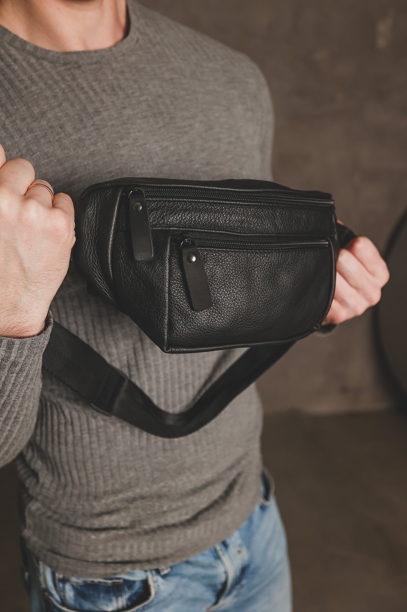 Сумка мужская на пояс из натуральной кожи черная SKILL