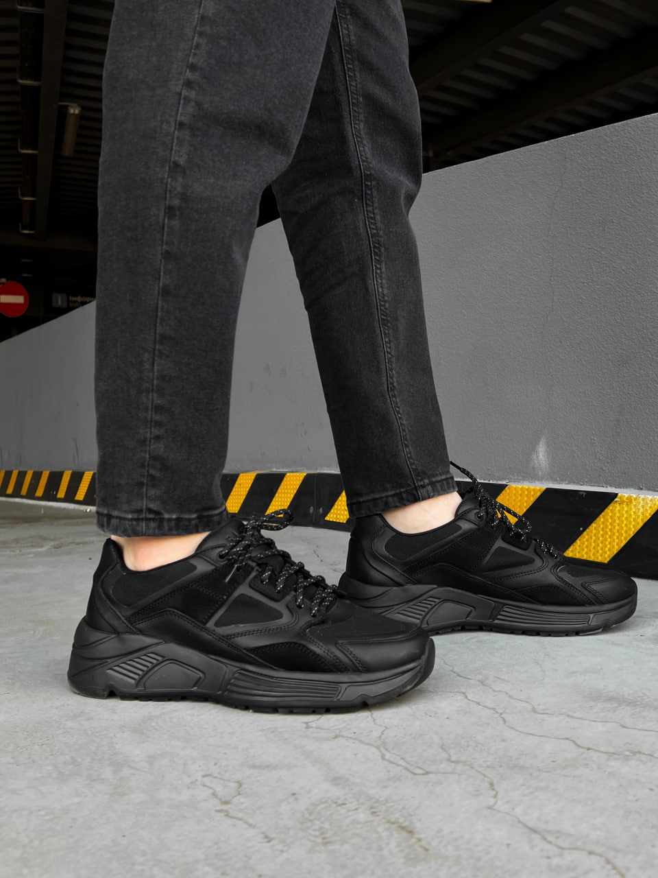 Мужские кроссовки кожаные Ultimate черные (водонепроницаемые) VDLK - Фото 1