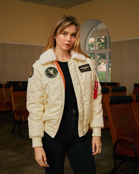 Бомбер B-15 молочний жіночий з нашивками Olymp