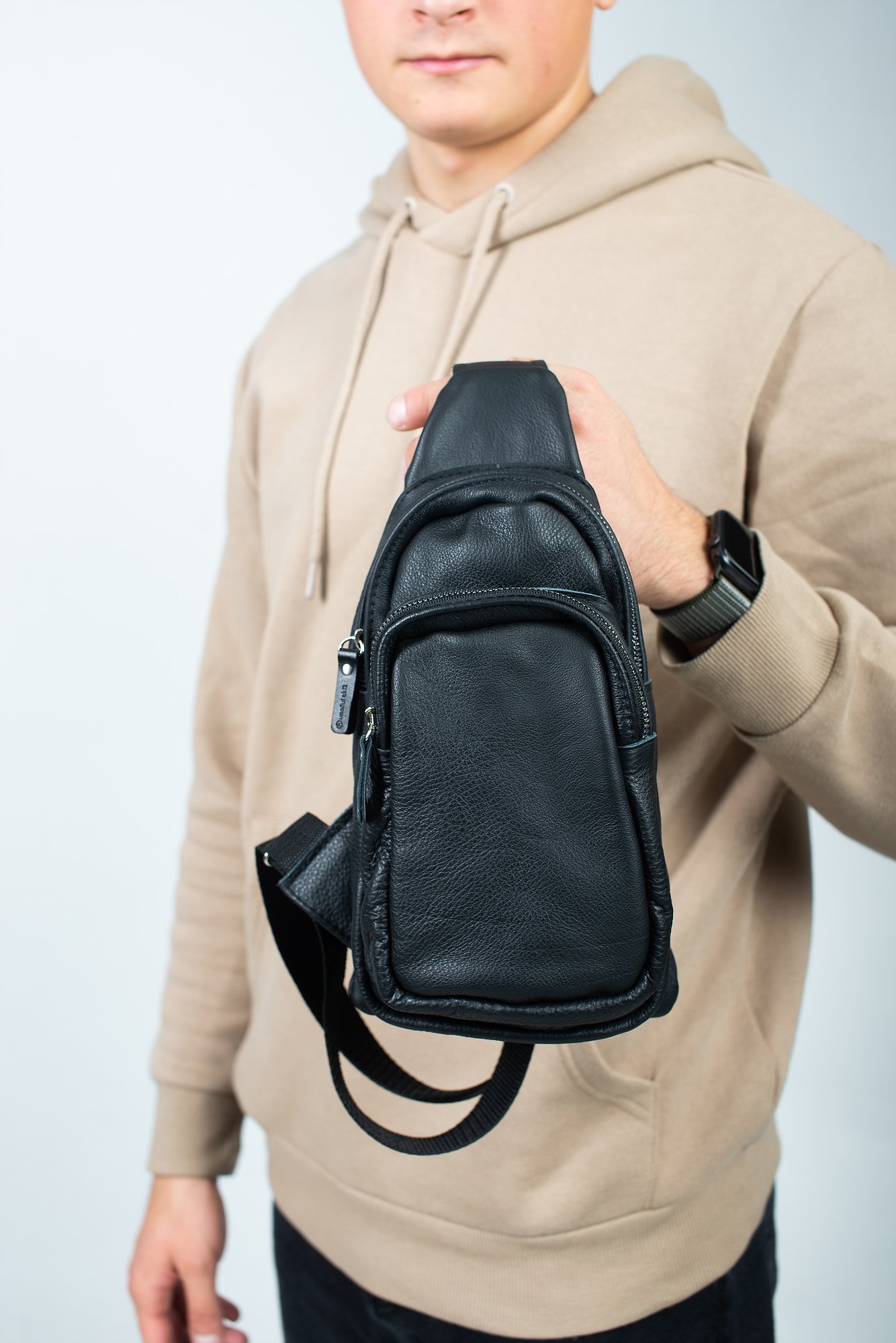 Сумка мужская нагрудная кожаная черная SKILL