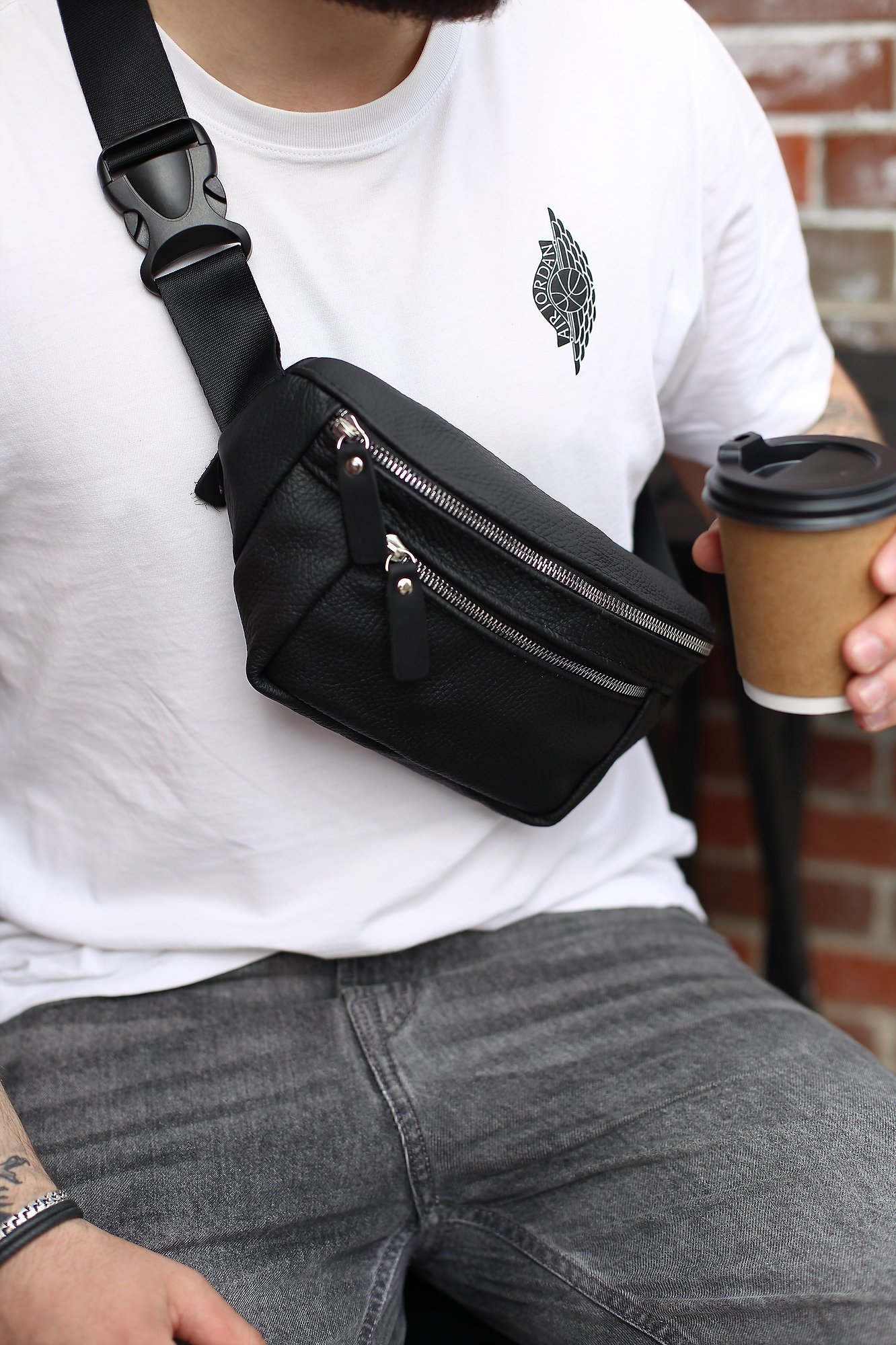 Сумка мужская на пояс из натуральной кожи черная SKILL