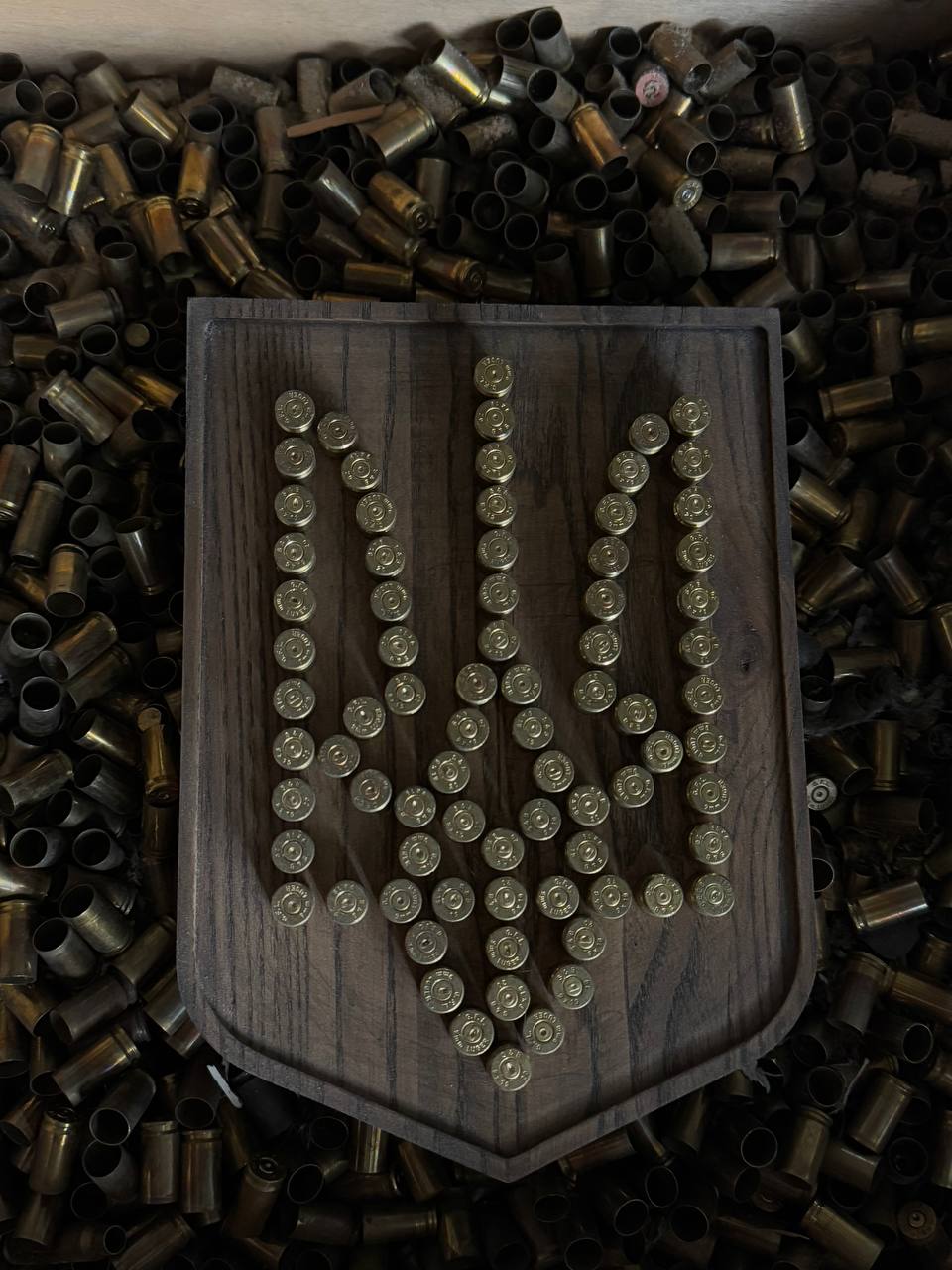 Тризуб із дерева та гільз А5