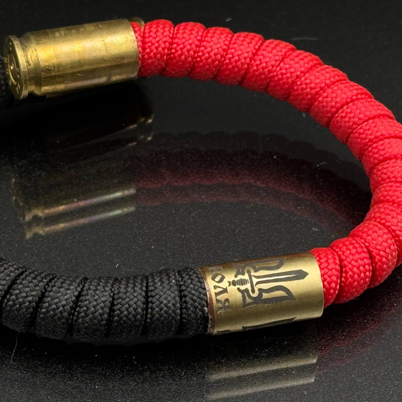Браслет із гільзами та паракордом чорно-червоний BATART UA