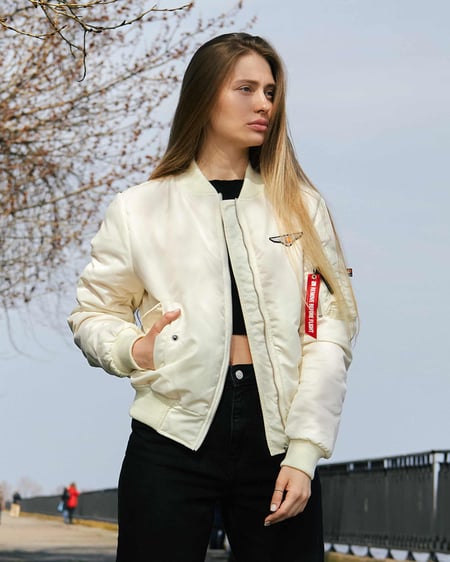 Бомбер MA-1 молочний жіночий Olymp