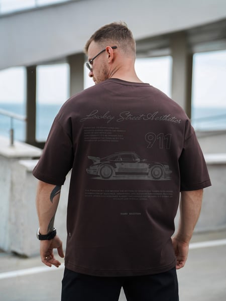 Футболка з бавовни оверсайз з принтом Porsche Коричнева