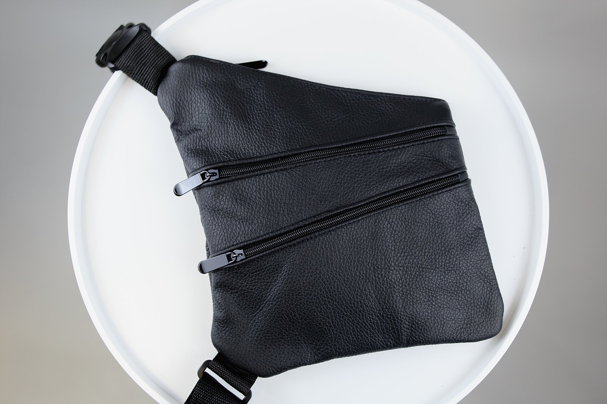 Сумка мужская нагрудная кожаная черная SKILL