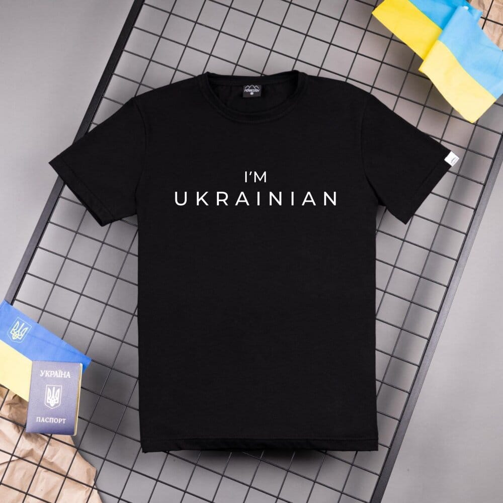 Футболка чоловіча однотонна чорна Pobedov Peremoga - I'M UKRAINIAN наклейка біла