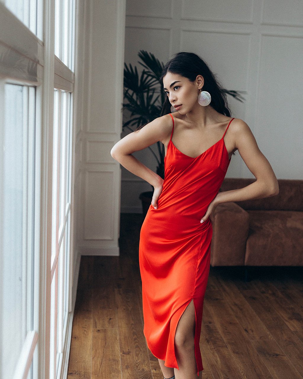 Шелковое платье женское длинное красное в бельевом стиле от бренда Тур, размеры: S, M, L TURWEAR
