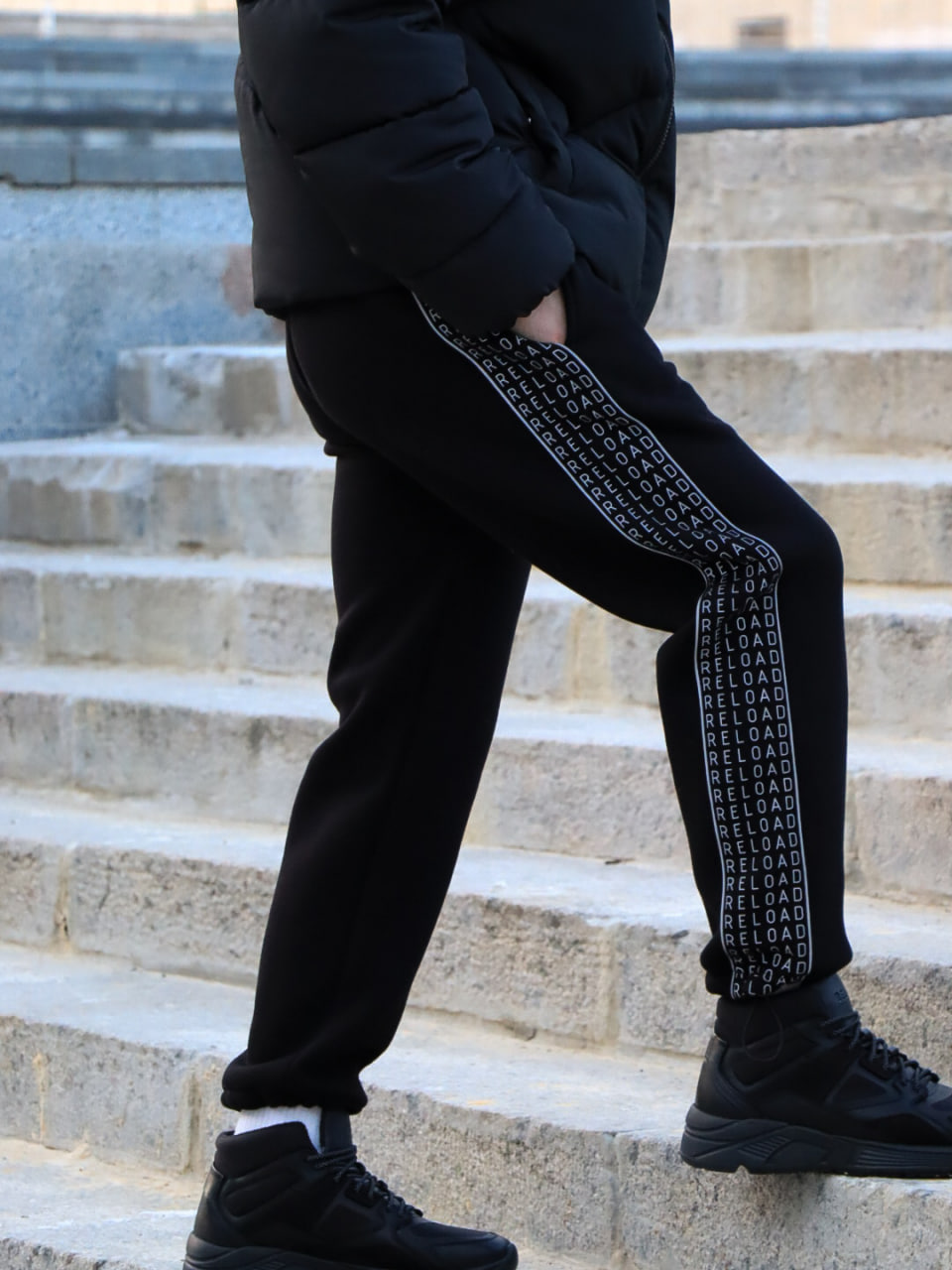 Чоловічі теплі спортивні штани з принтом Enjoy Reload чорні - Фото 5