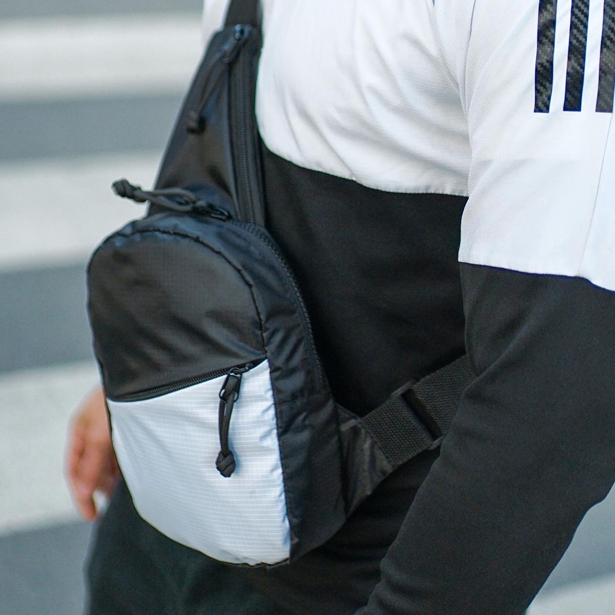 Сумка слінг Urban, Чорна-біла AVGear