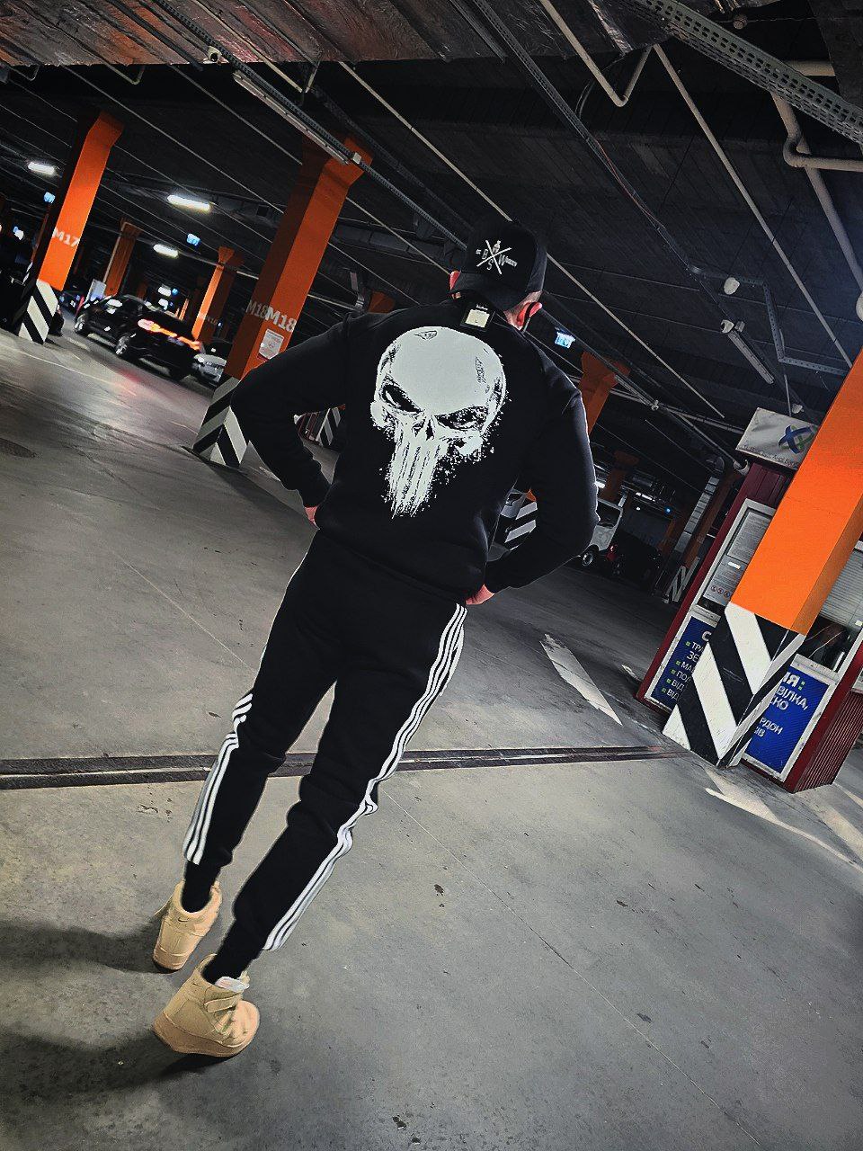 Спортивний костюм зимовий BRAVE ПУНІШЕР чорний з біліми полосами на штанях