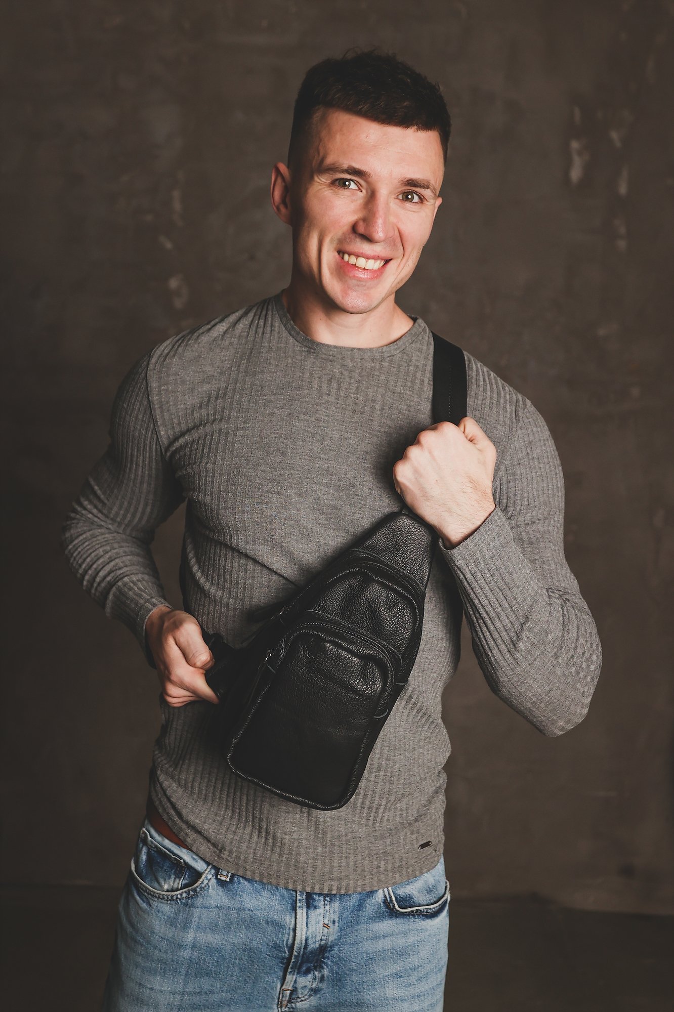 Сумка мужская слинг кожаная черная SKILL