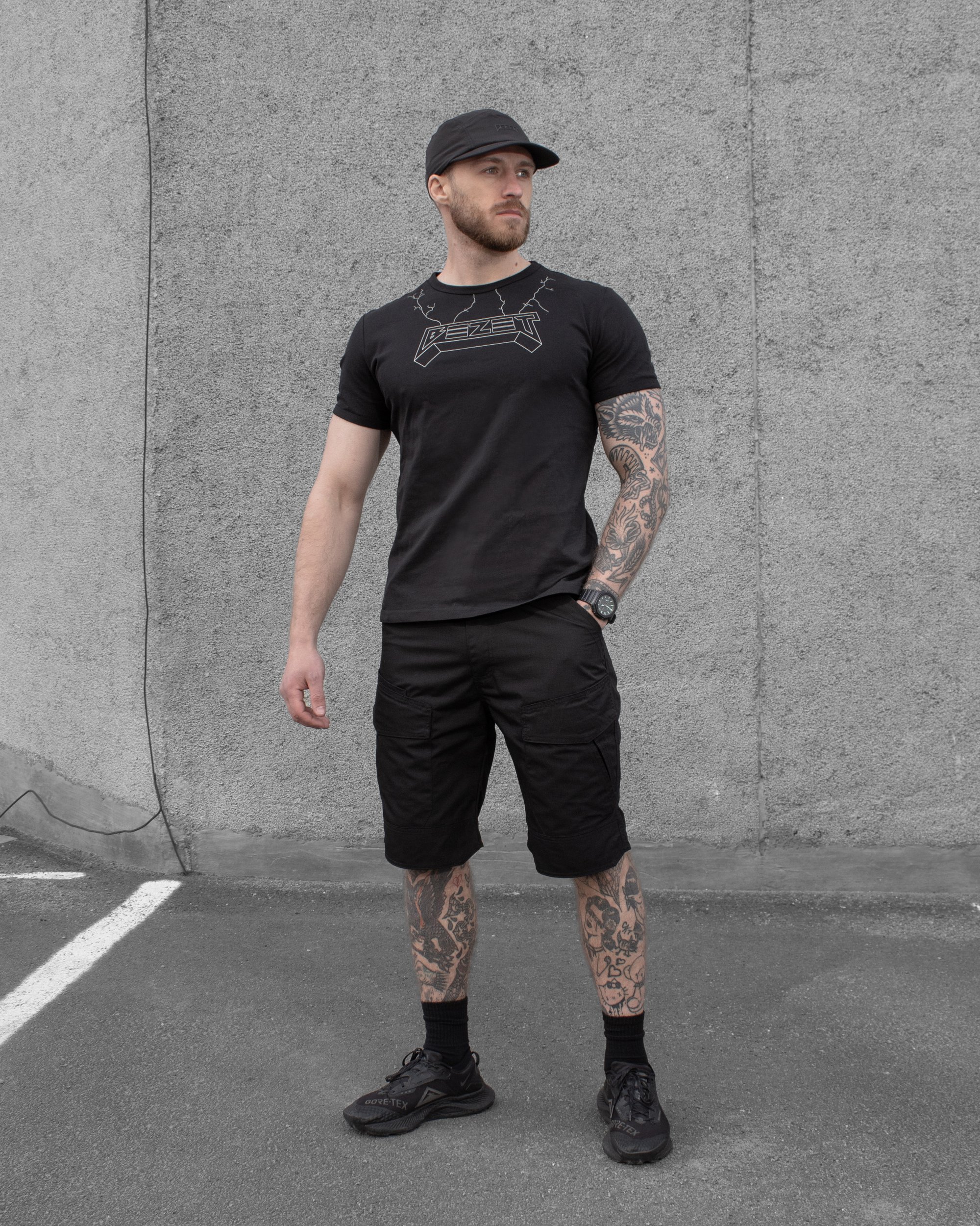 КОМПЛЕКТ (ФУТБОЛКА BEZET TACTIC ЧЕРНЫЙ, ШОРТЫ КАРГО ТАКТИЧЕСКИЕ BEZET MILITARY ЧЕРНЫЙ, БЕЙСБОЛКА ТАКТИЧЕСКАЯ BEZET ADVENTURE ЧЕРНЫЙ)