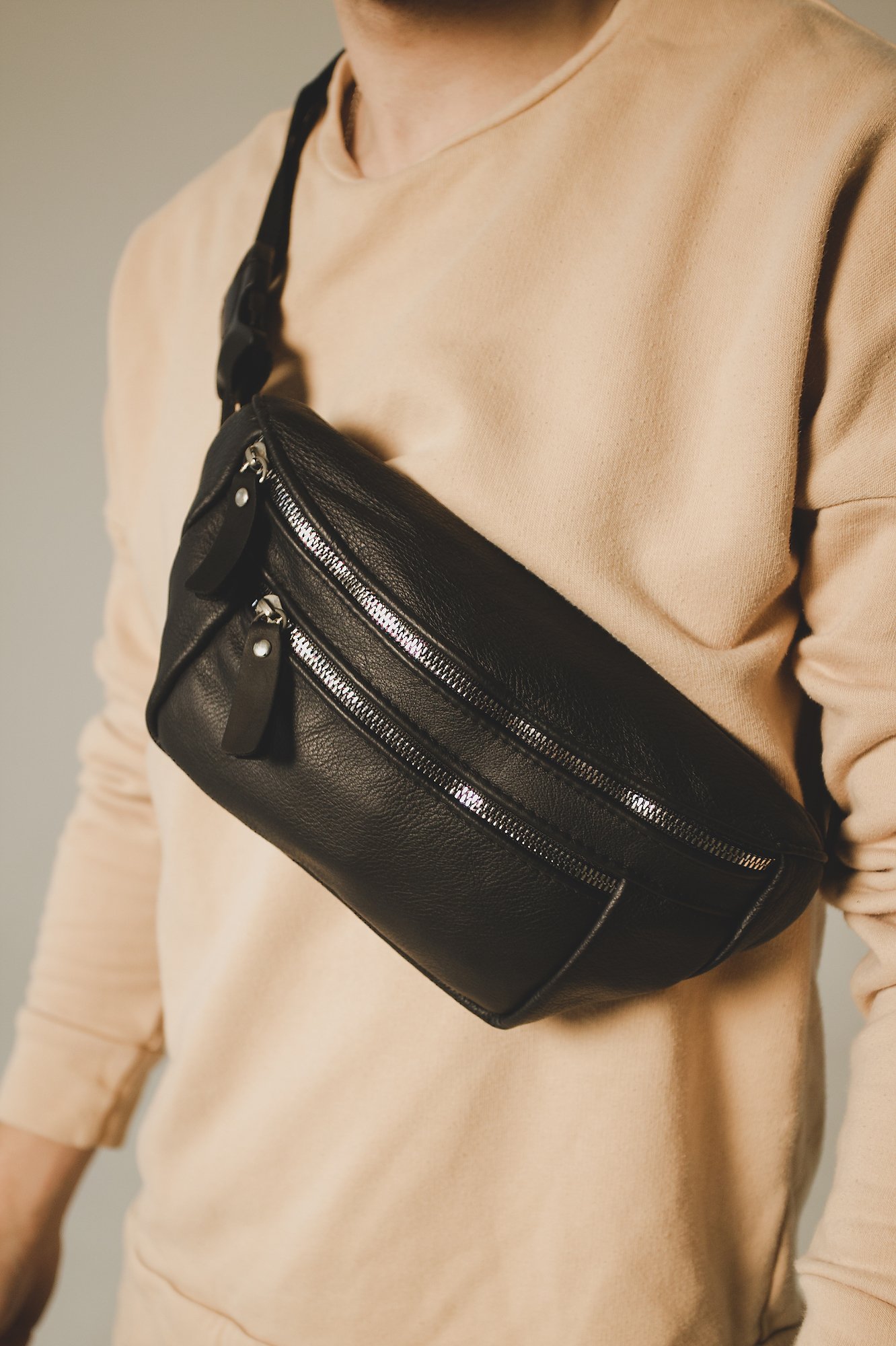 Сумка мужская бананка из натуральной кожи черная SKILL