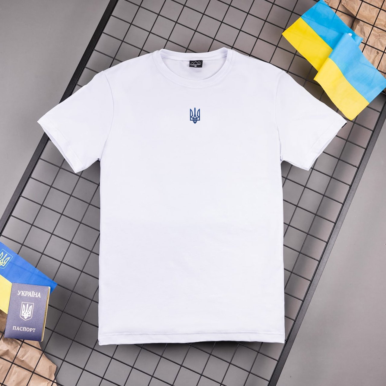 Футболка чоловіча однотонна біла Pobedov Peremoga - Герб синя вишивка