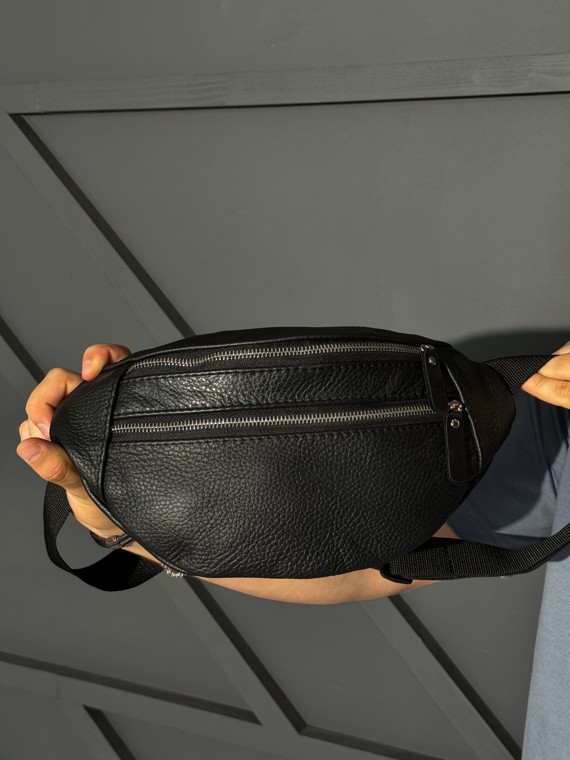 Сумка чоловіча бананка шкіряна чорна SKILL