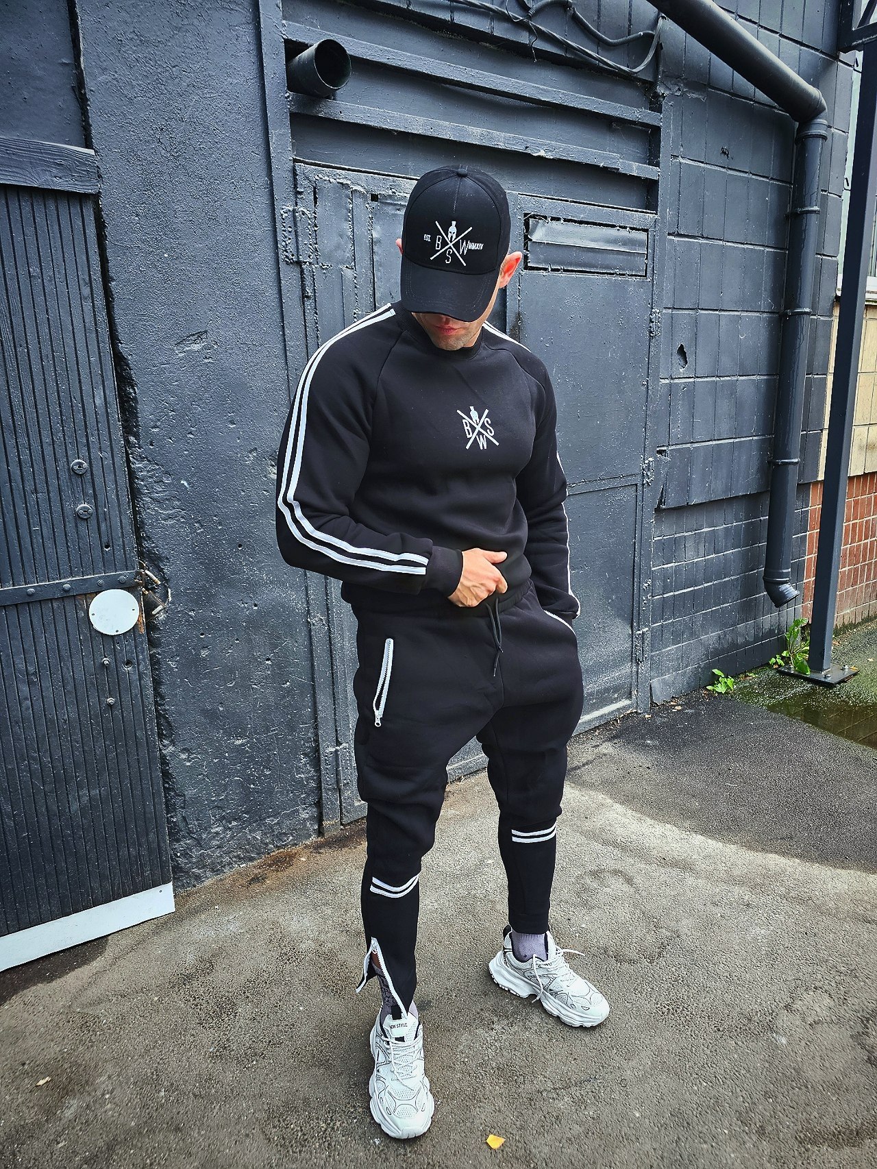 Спортивний костюм зимовий BRAVE ПУНІШЕР чорний з замками на кишенях