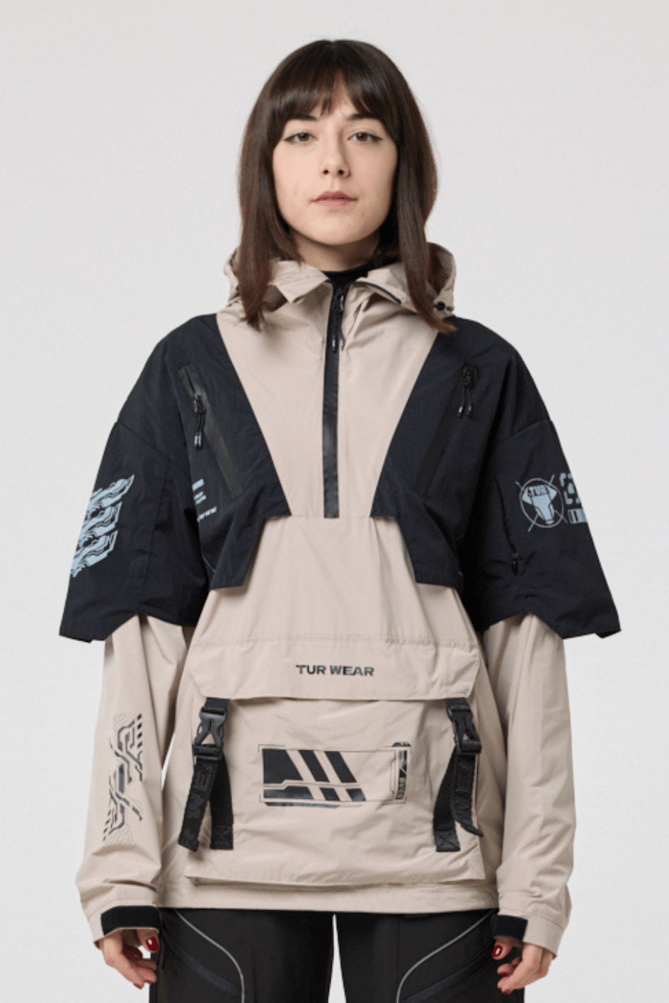 Жіночий анорак з принтами "SM-2413", чорно-бежевий TURWEAR