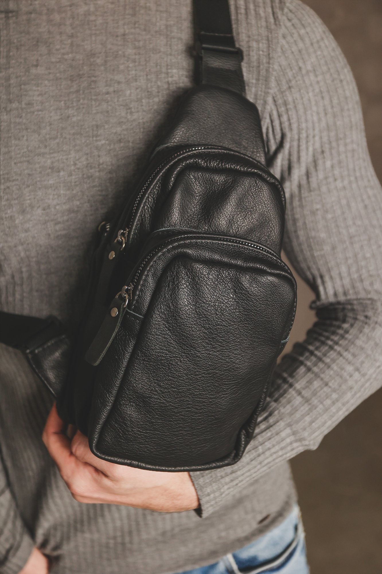 Сумка мужская слинг из натуральной кожи черная SKILL