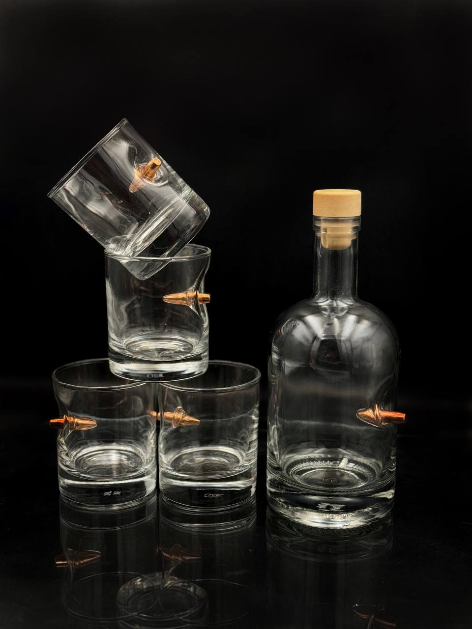 Набір для віскі з 4 склянок і пляшки з кулею