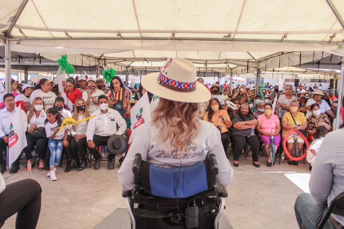 Claudia Anaya, candidata con discapacidad, usuaria de silla de ruedas.