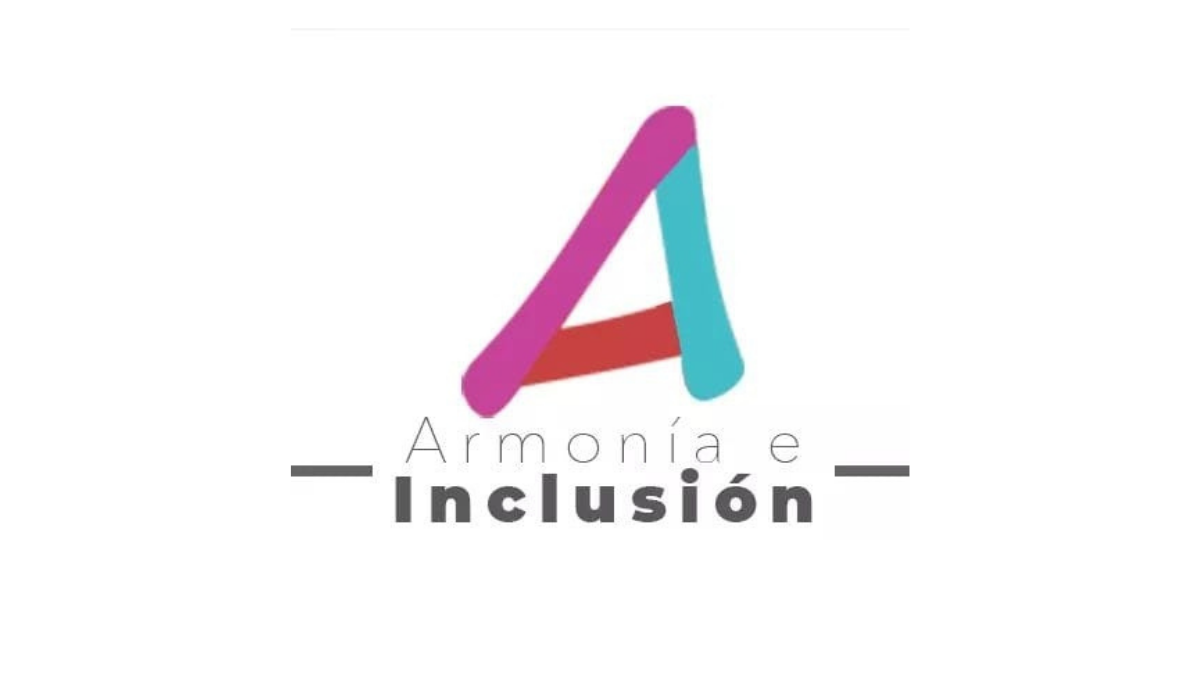 Imagen con el logotipo de la asociación Armonía e Inclusión compuesto de una letra A ligeramente inclinada a la izquierda, de diferentes colores: azul, rosa y rojo. Texto en la imagen: Armonía e inclusión.