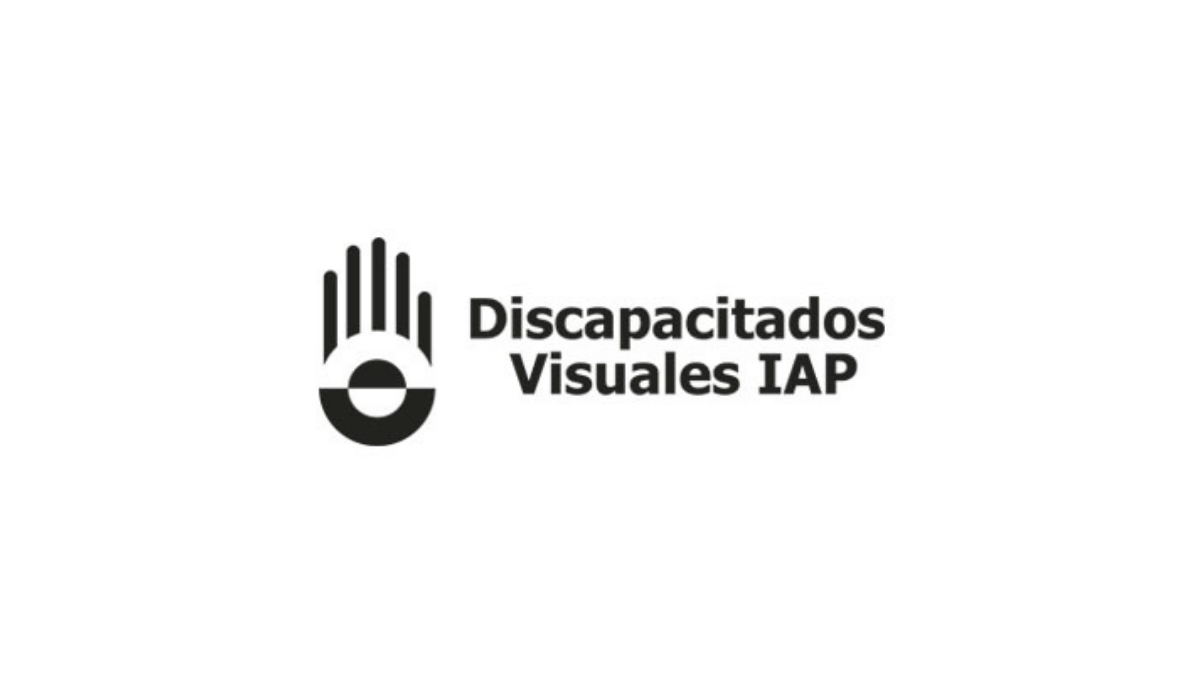 Imagen con el logotipo de Discapacitados Visuales IAP, es texto negro sobre fondo blanco: “Discapacitados Visuales IAP”, a la izquierda del texto hay una representación gráfica de la palma de una mano en señal de “alto”, la palma al frente y los dedos extendidos.