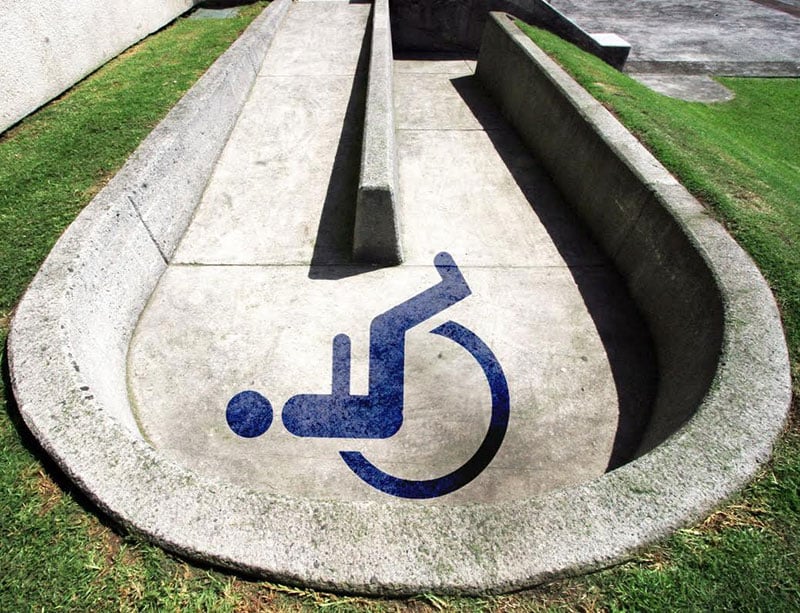 Rampa para usuarios en silla de ruedas.