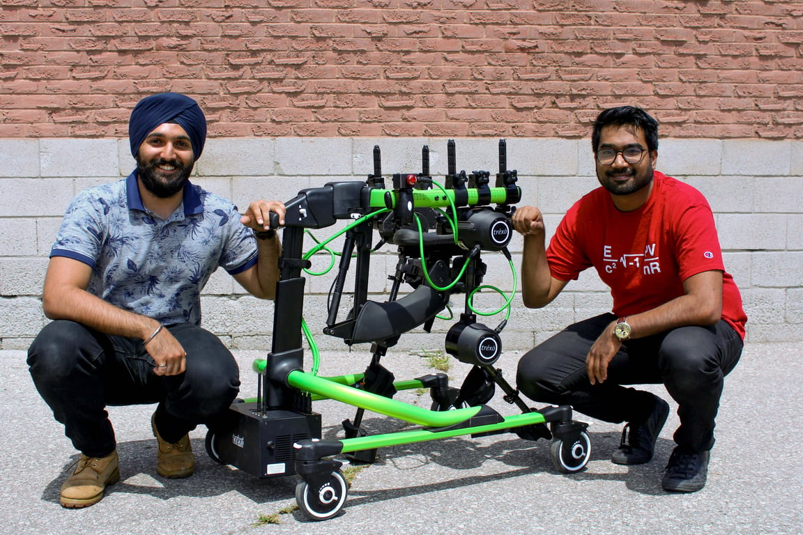 Dos jóvenes creadores del prototipo de exoesqueleto de la empresa Trexo Robotics.