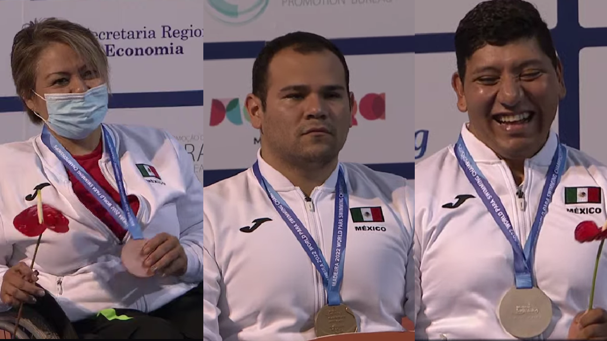 Diego López, Jesús Hernández y Paty Valle reciben su medalla.