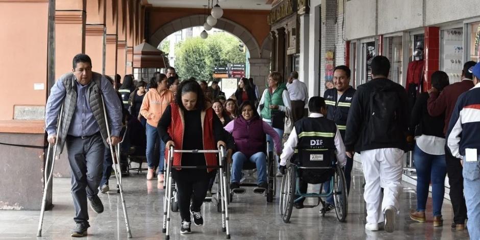 Personas con discapacidad en el centro de la Ciudad de México.