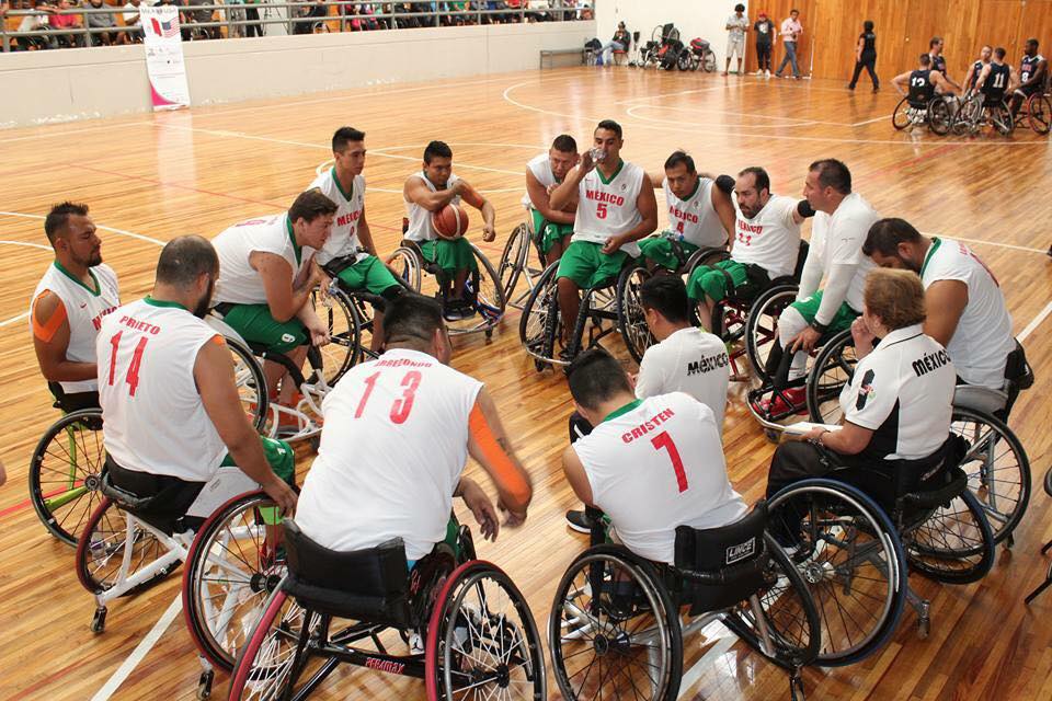 Equipo mexicano de baloncesto en silla de ruedas.