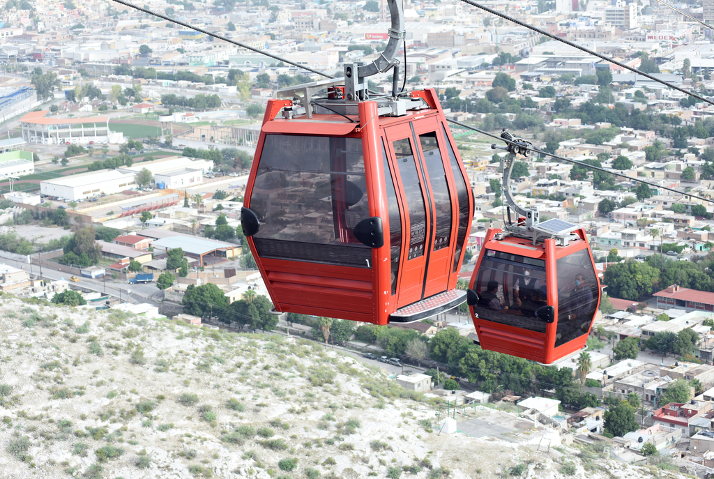 Cabina del teleférico de Torreón en el aire.