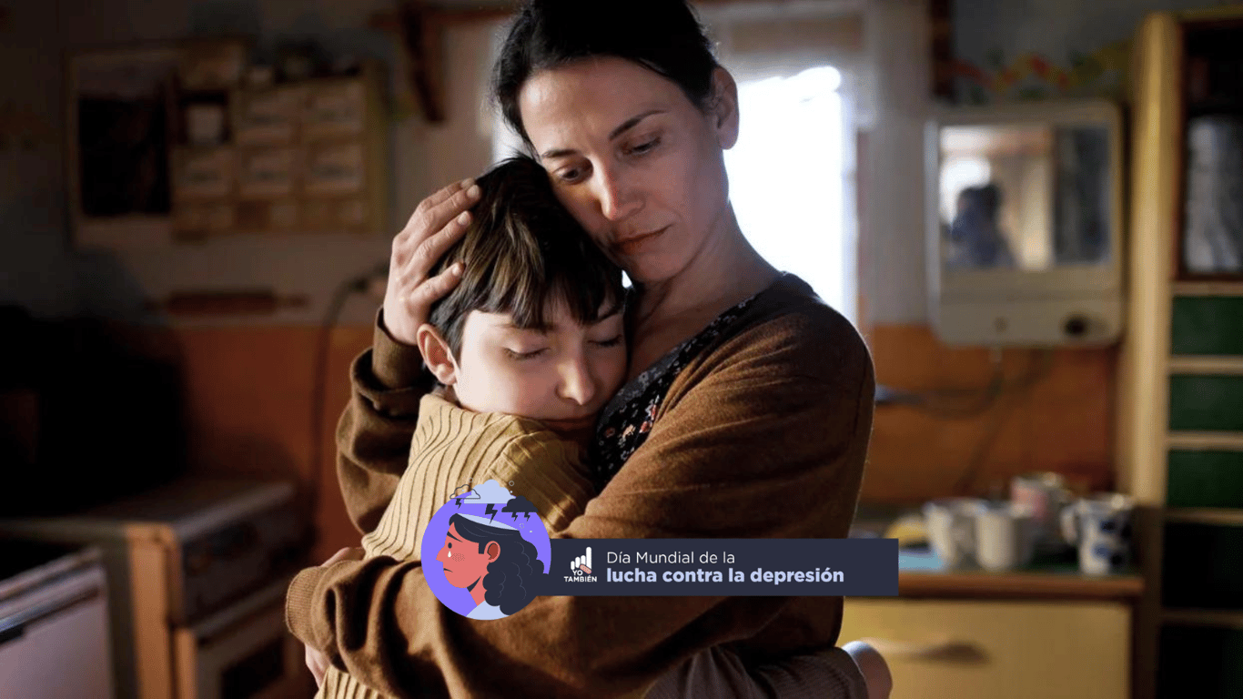 Madre de un niño con autismo abrazando a su hijo.