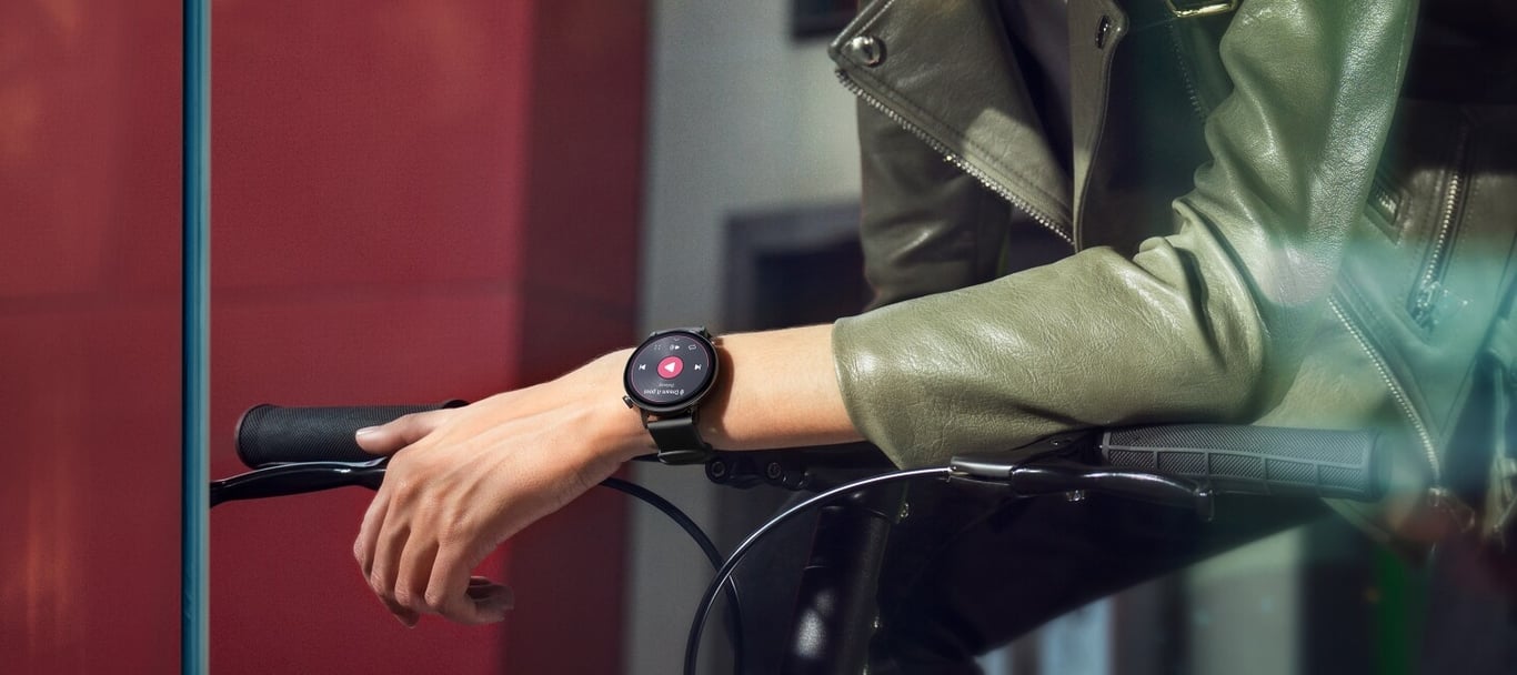 Huawei Watch modelo de color negro.
