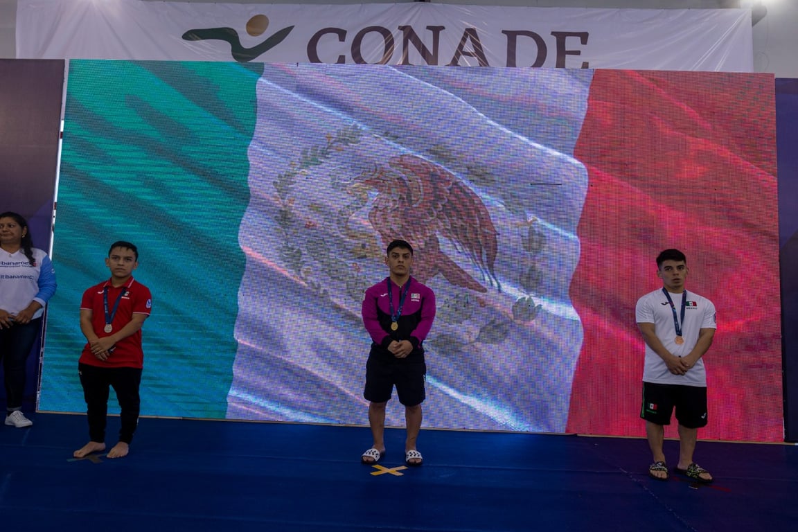 Juan José, Jesús Alberto y Raúl Gutiérrez Bermúdez en el pódium.